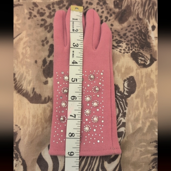 Pretty In Pink Touchscreen Fleece Lined Pearl Gloves - Picture 7 of 8